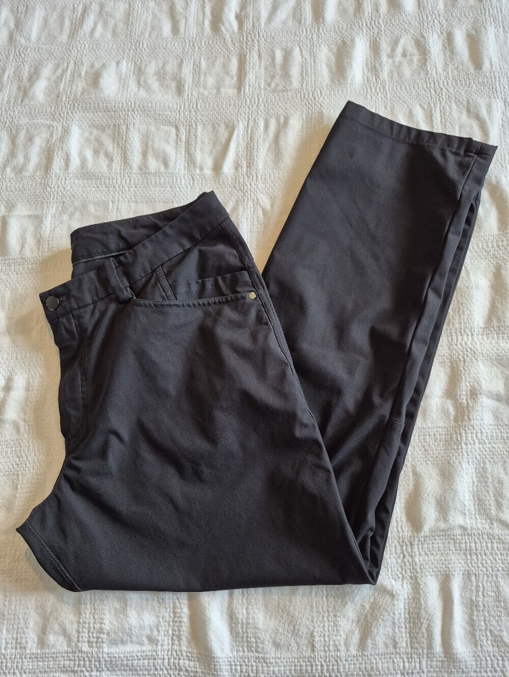 Lululemon Men's ABC Pants, 34 x 30" featuring a slim fit, black VGUC